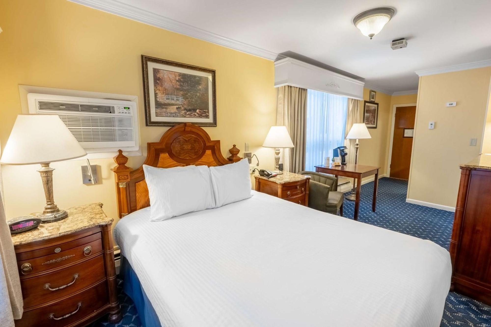 Western White House Hotel 3*