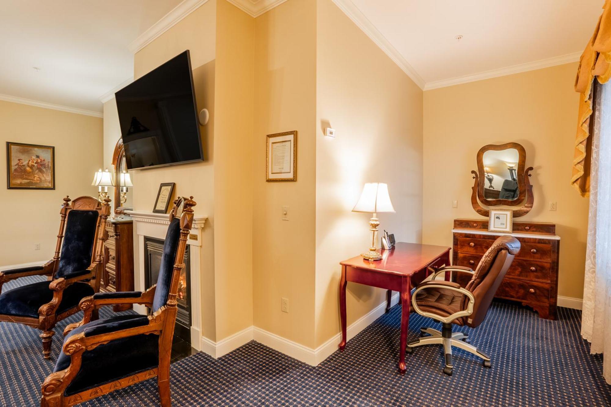 Western White House 3*