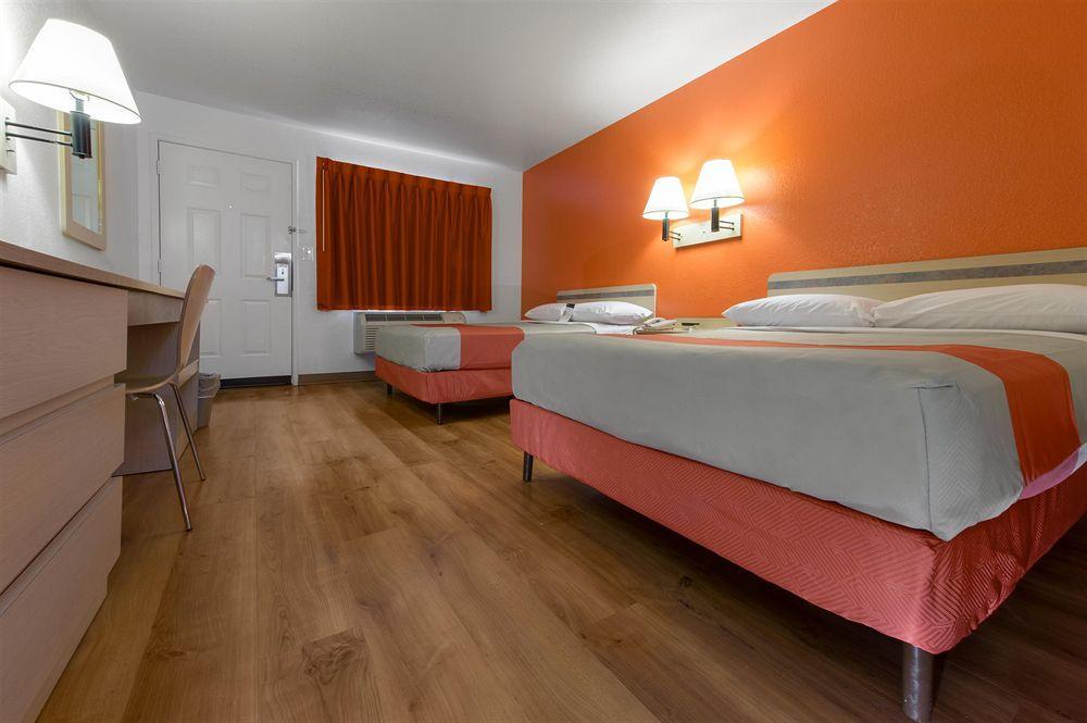 Americas Value Hotel 2*