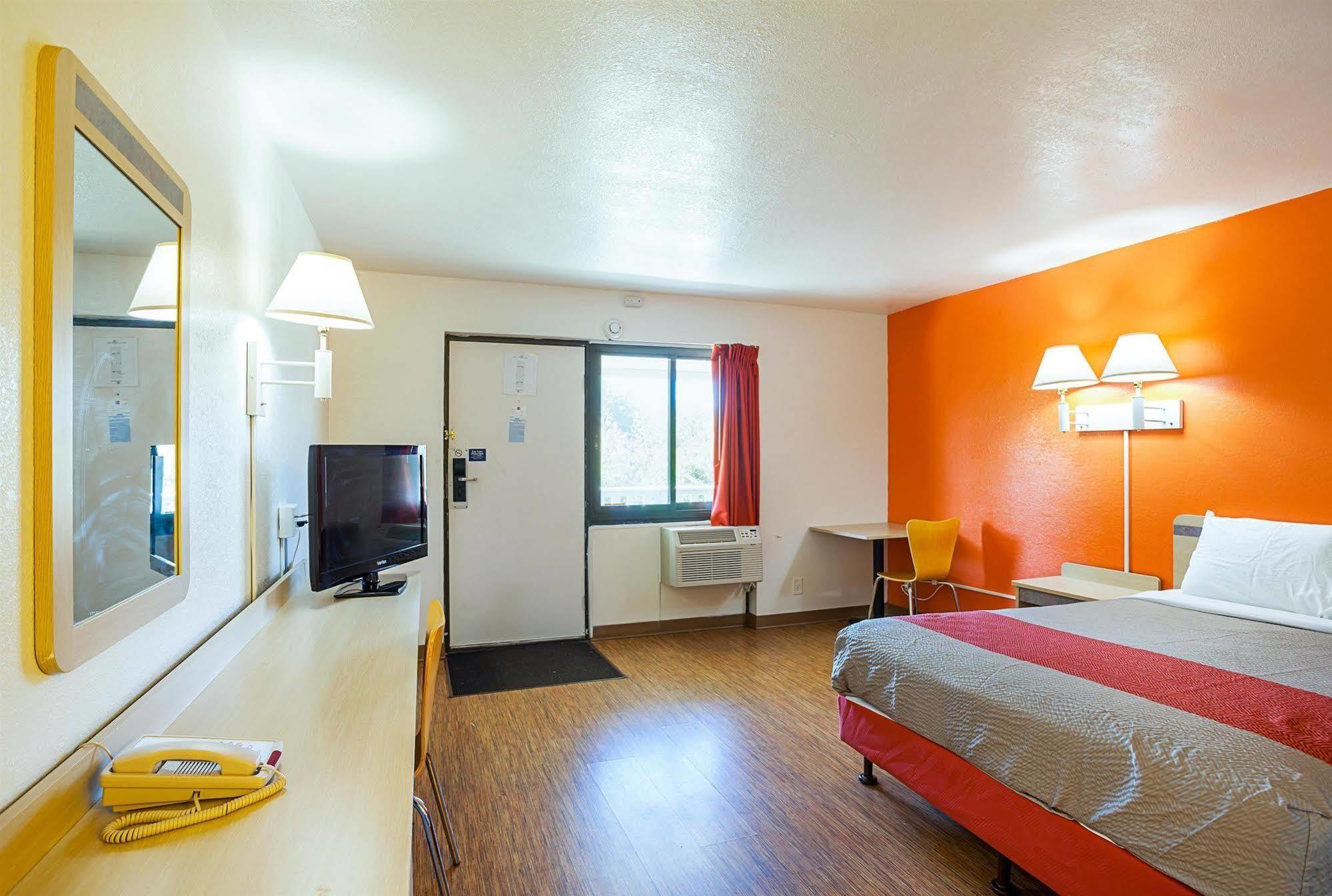 Americas Value Hotel