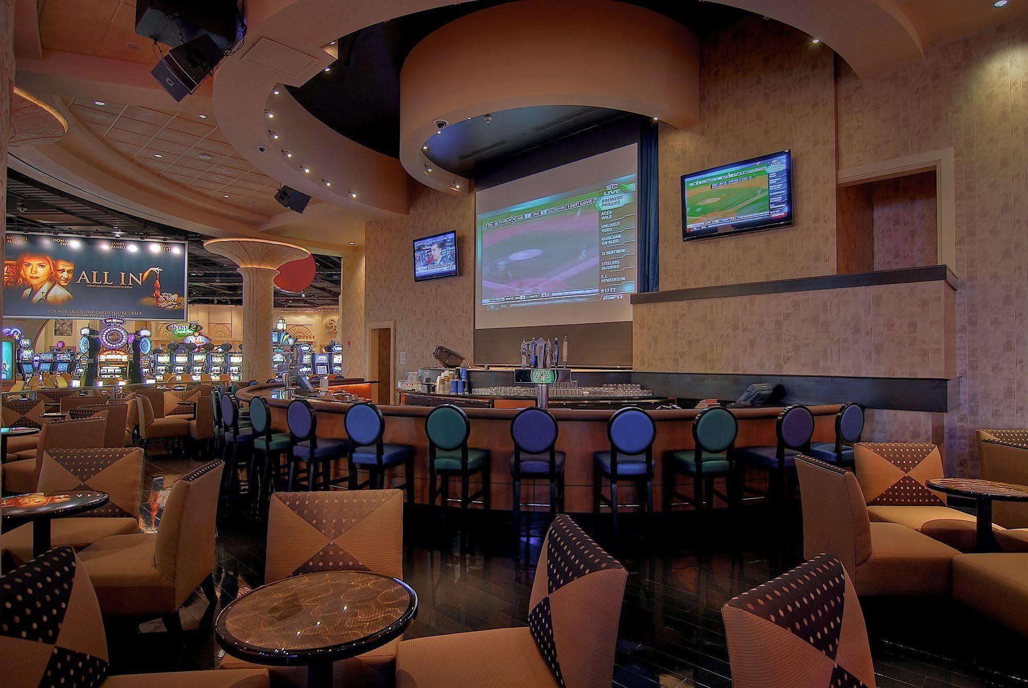 Hollywood Casino 3*